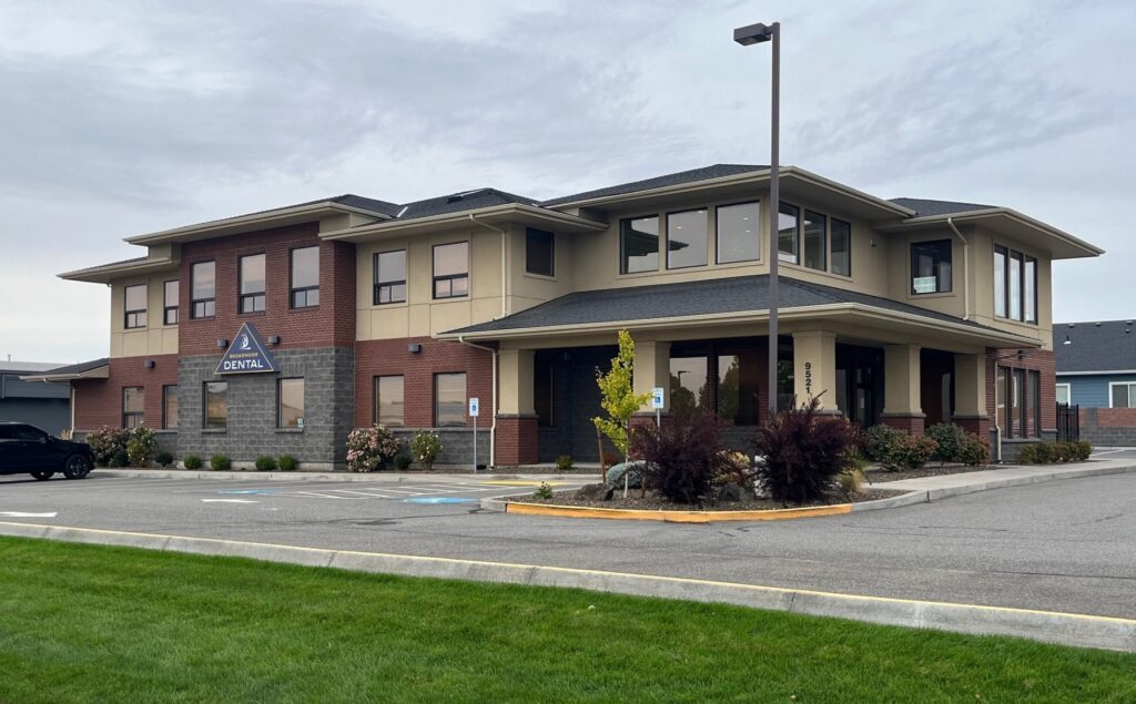 Front entrance to the Richland medical building with signage